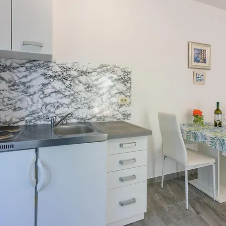 Nada Apartman Mundanije