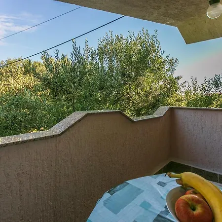 Nada Apartman Mundanije